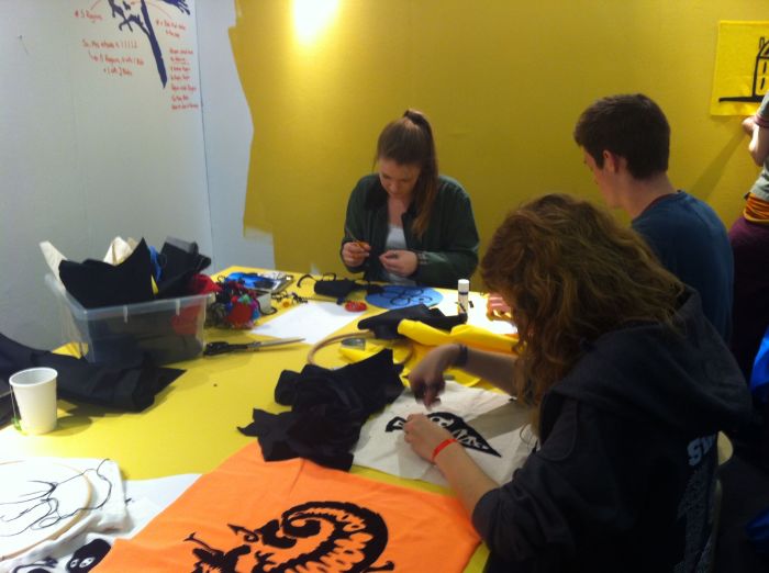 Crafting interactive fabric designs